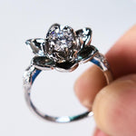Anel com design floral