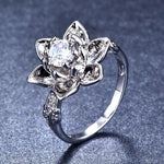 Anel com design floral