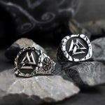 Anel com o triângulo valknut
