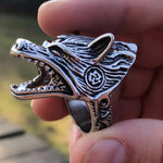 Anel de lobo com abre-garrafas