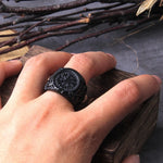 Anel vegvísir preto