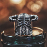 Anel viking com cornos