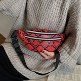Bolsa de cintura em couro de cobra