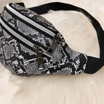 Bolsa de cintura em couro de cobra