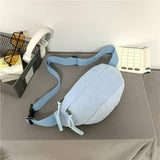 Bolsa de cintura em veludo azul celeste