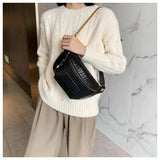 Bolsa de cintura pequena em couro preta preto