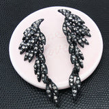 Brincos asa de anjo com strass preto