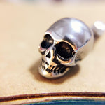 Brincos caveira estilo biker prata