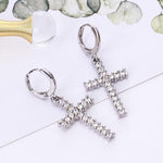 Brincos cruz com strass prata