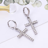 Brincos cruz com strass prata