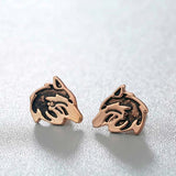 Brincos discretos lobo dourado