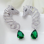 Brincos luxuosos de cavalo verde