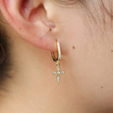 Brincos pendentes em forma de cruz ouro