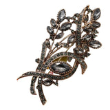 Broche de pedra cinzento