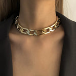 Colar choker em corrente
