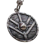 Colar com pingente de escudo valor por defeito título