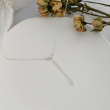 Colar elegante com pequenas pérolas