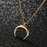 Colar lua invertida ouro