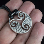 Colar triskelion prata valor por defeito título