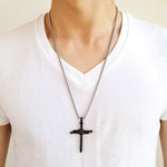 Collar crucifixo preto