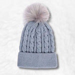 Gorro cinzento com pompon título por defeito