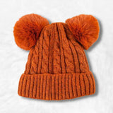 Gorro com 2 pompons laranja