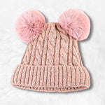 Gorro com 2 pompons rosa escuro