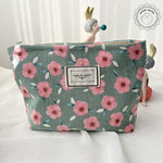 Necessaire floral mulher verde
