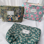 Necessaire floral mulher verde
