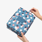 Necessaire prática para mulher azul