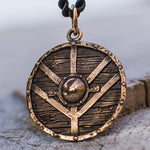 Pingente escudo lagertha bronze valor por defeito título