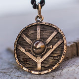 Pingente escudo lagertha bronze valor por defeito título