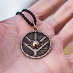 Pingente escudo lagertha bronze valor por defeito título