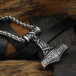 Pingente martelo mjölnir valor por defeito título