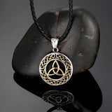 Pingente triquetra aço bracelete em pele dourada / 60 cm
