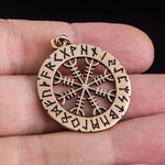 Pingente vegvísir em bronze valor por defeito título