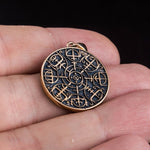 Pingente vegvísir nórdico em bronze valor por defeito título