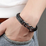 Pulseira de couro com metal