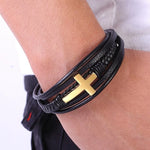 Pulseira de couro cruz dourada