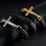 Pulseira elegante com cruz