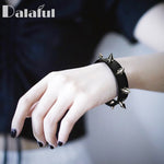 Pulseira gótica com espinhos valor por defeito título