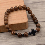 Pulseira masculina de madeira com cruz