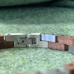 Pulseira moderna de madeira valor por defeito título