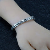 Pulseira rígida de metal prateado prata