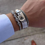 Pulseira rígida dourada luxuosa