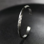 Pulseira rígida formas triangulares prata